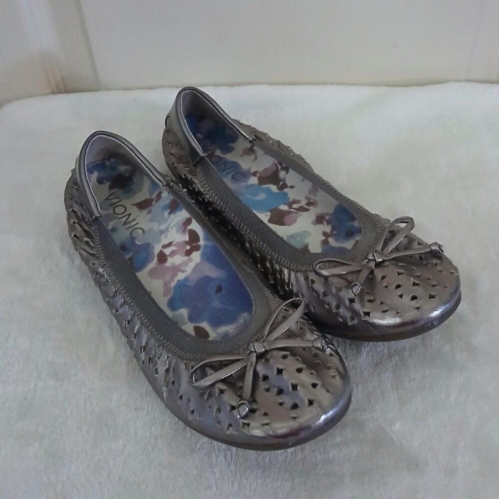 Vionic Spark Surin ballet flats metallic silver color laser-cut design Sz 6.5
